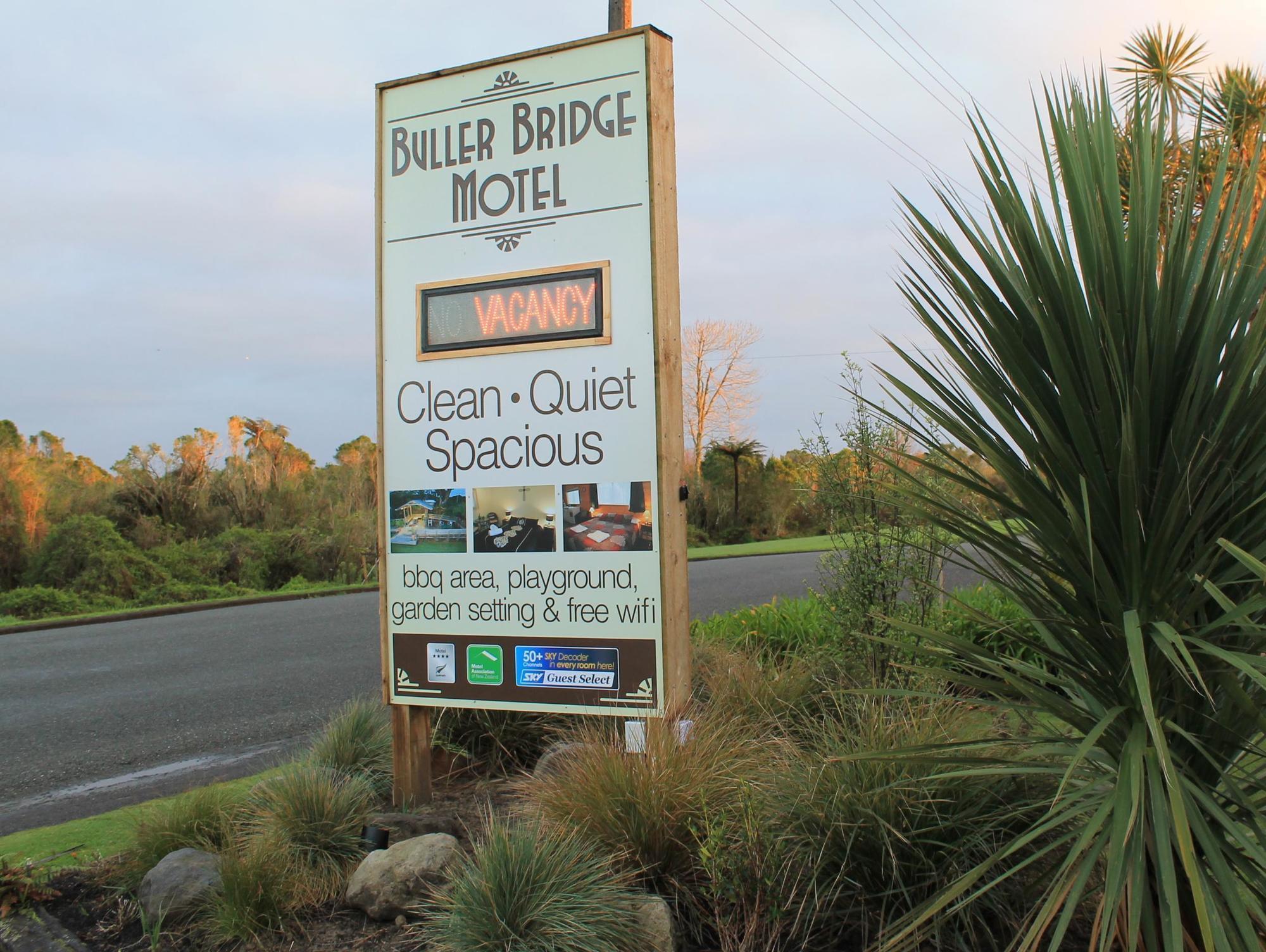 Buller Bridge Motel Westport Exterior photo