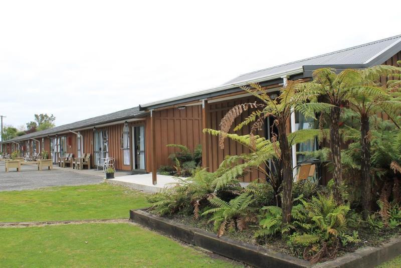 Buller Bridge Motel Westport Exterior photo