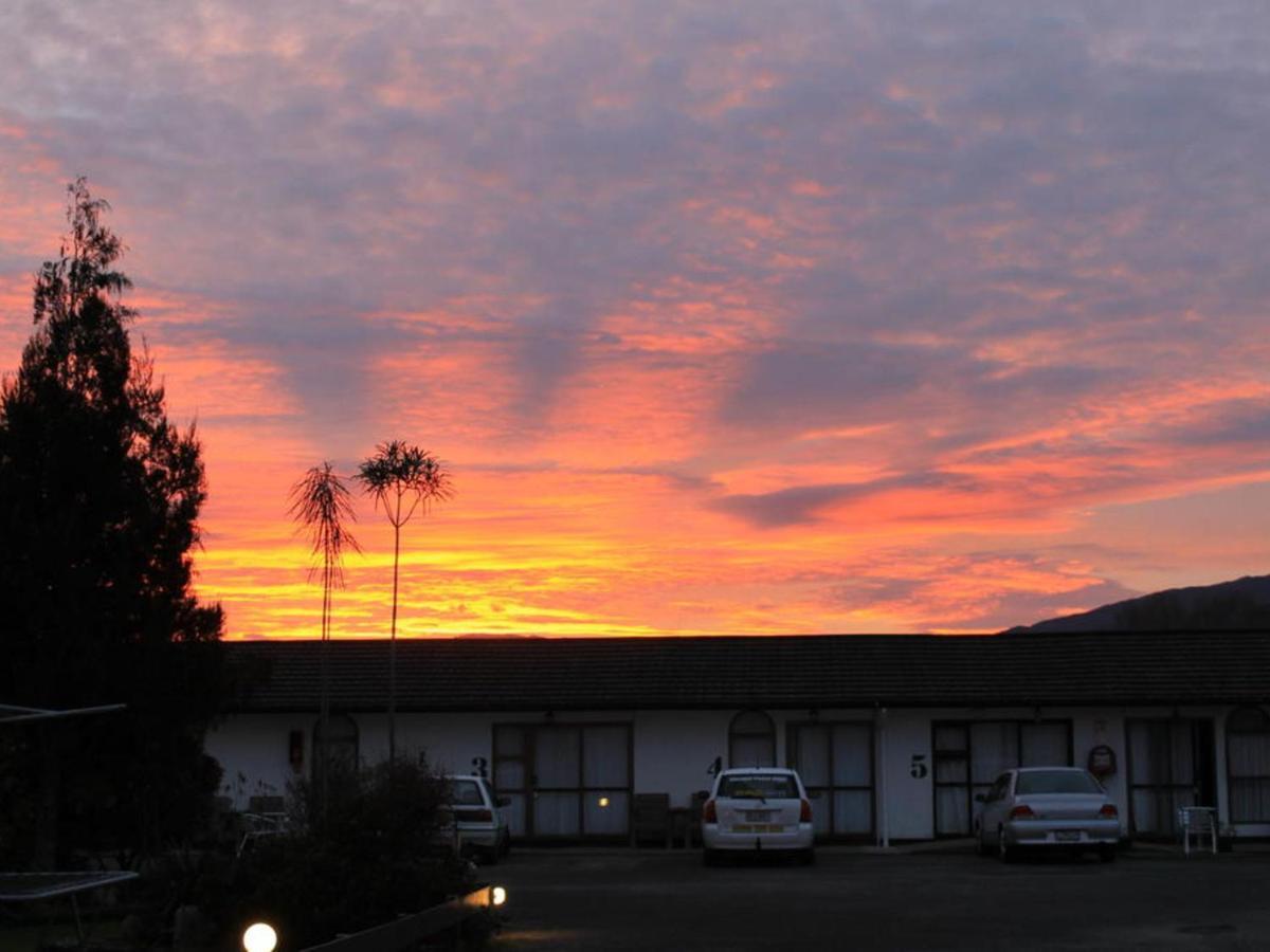 Buller Bridge Motel Westport Exterior photo